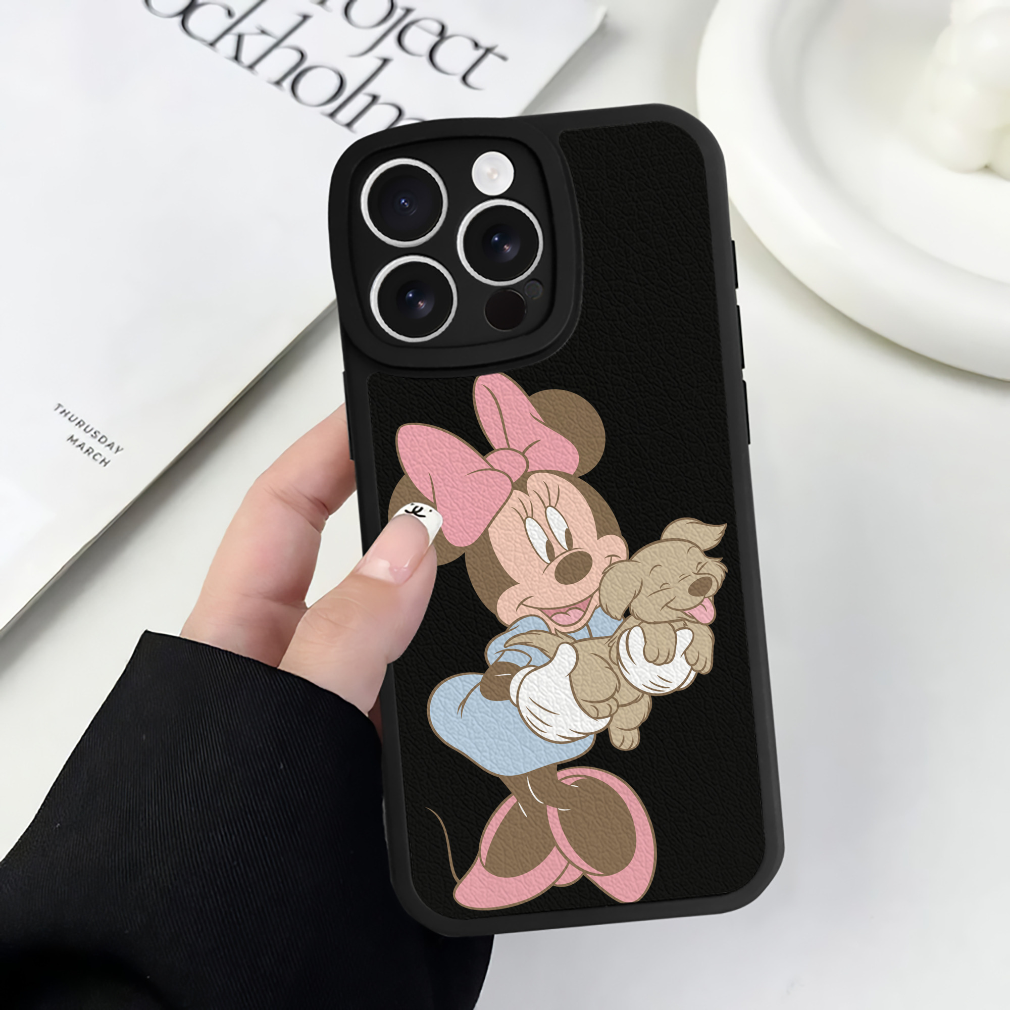 （画像用） ミッキーマウス Mickey Mouse 【iPhone 16シリーズ対応】シリコンスマホケース（レザー調） 材質：シリコン